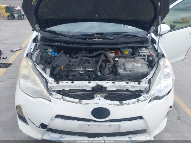 Toyota Prius C One 2014 JTDKDTB33E1563762 Image 10