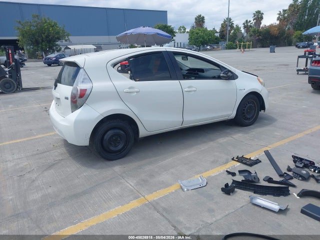 Toyota Prius C One 2014 JTDKDTB33E1563762 Image 4
