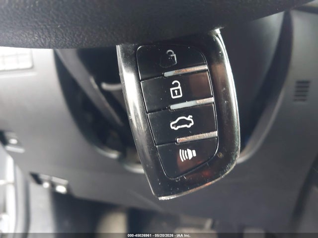 45026961 :رقم المزاد ، 3MYDLBYV6HY155160 vin ، 2017 Toyota Yaris Ia مزاد بيع