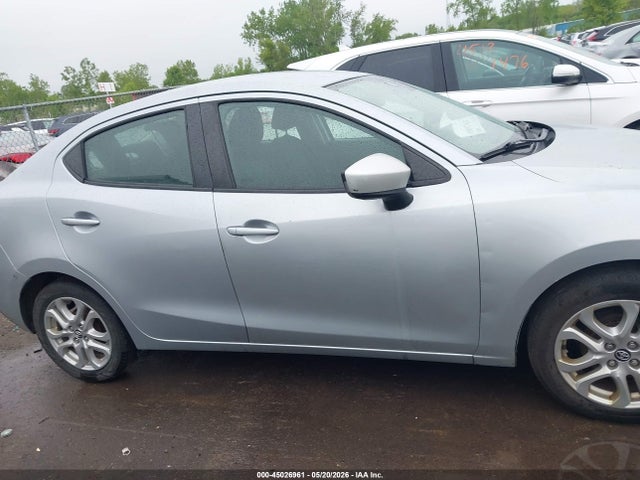 45026961 :رقم المزاد ، 3MYDLBYV6HY155160 vin ، 2017 Toyota Yaris Ia مزاد بيع