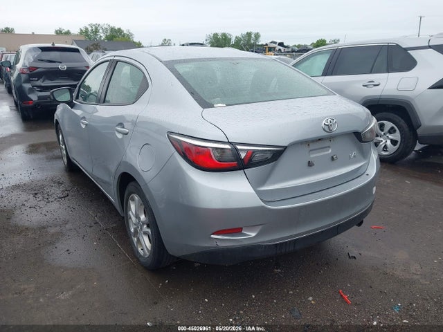 45026961 :رقم المزاد ، 3MYDLBYV6HY155160 vin ، 2017 Toyota Yaris Ia مزاد بيع