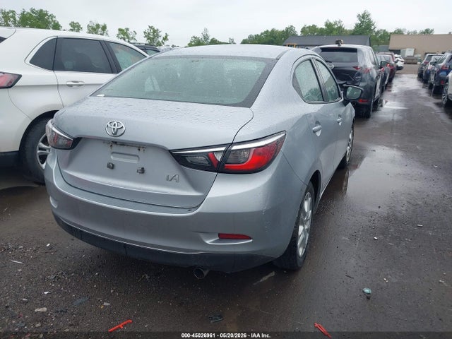 45026961 :رقم المزاد ، 3MYDLBYV6HY155160 vin ، 2017 Toyota Yaris Ia مزاد بيع
