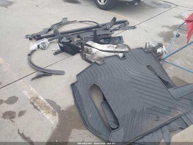 Продаж на аукціоні авто 2023 Tesla Model X Plaid Tri Motor All-wheel Drive, vin: 7SAXCBE67PF431299, номер лоту: 45027007