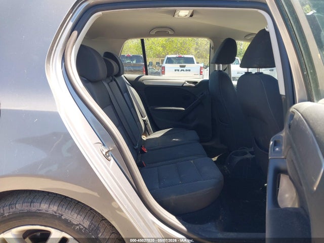 45027020 :رقم المزاد ، WVWDB7AJ4BW311717 vin ، 2011 Volkswagen Golf 2.5l 4-door مزاد بيع
