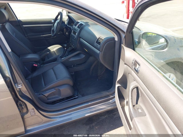 45027100 :رقم المزاد ، 3VWRF71K05M618662 vin ، 2005 Volkswagen Jetta 2.5 مزاد بيع