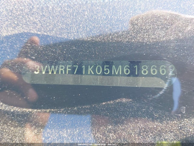 45027100 :رقم المزاد ، 3VWRF71K05M618662 vin ، 2005 Volkswagen Jetta 2.5 مزاد بيع