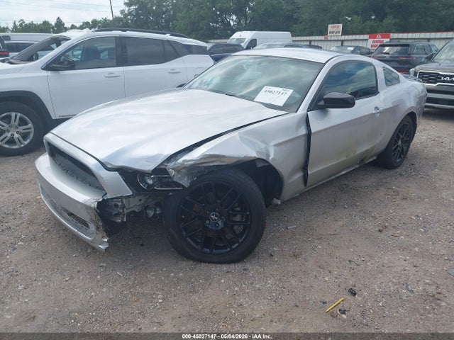 Ford Mustang V6 2014 1ZVBP8AM0E5306045 Image 2