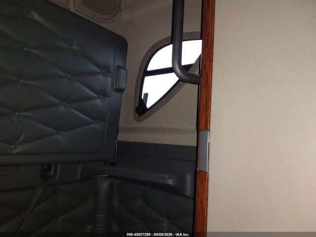 Продаж на аукціоні авто 2017 Freightliner Cascadia 125, vin: 3AKJGLDR3HSJJ8481, номер лоту: 45027290