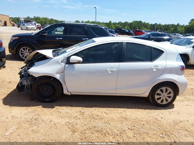 45027331 :رقم المزاد ، JTDKDTB36D1546453 vin ، 2013 Toyota Prius C Two مزاد بيع