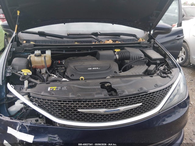2017 Chrysler Pacifica Touring მანქანა იყიდება აუქციონზე, vin: 2C4RC1DG2HR654284, აუქციონის ნომერი: 45027341