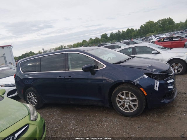 2017 Chrysler Pacifica Touring მანქანა იყიდება აუქციონზე, vin: 2C4RC1DG2HR654284, აუქციონის ნომერი: 45027341