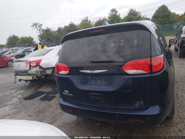 2017 Chrysler Pacifica Touring მანქანა იყიდება აუქციონზე, vin: 2C4RC1DG2HR654284, აუქციონის ნომერი: 45027341