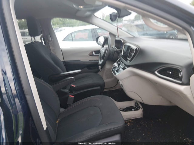 2017 Chrysler Pacifica Touring მანქანა იყიდება აუქციონზე, vin: 2C4RC1DG2HR654284, აუქციონის ნომერი: 45027341