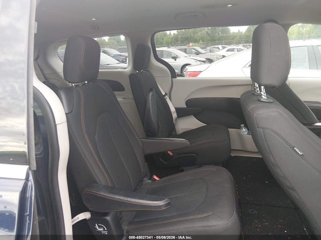 2017 Chrysler Pacifica Touring მანქანა იყიდება აუქციონზე, vin: 2C4RC1DG2HR654284, აუქციონის ნომერი: 45027341