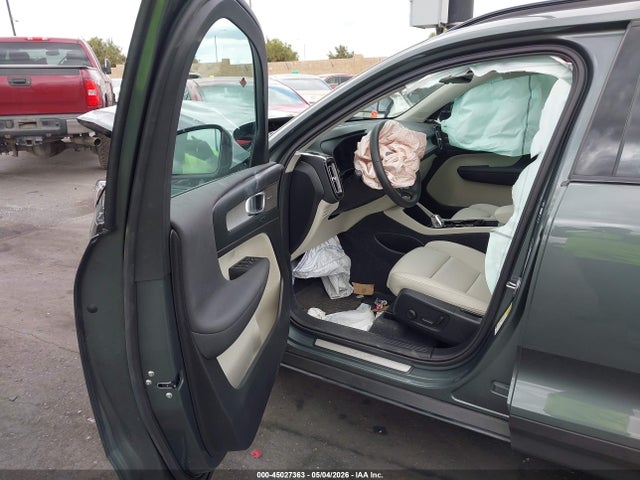 Aukcja sprzedaży 2026 Volvo Xc40 Ultra, B5 Awd Gas (mild Hybrid), Dark, vin: YV4L12UM2T2706380, numer aukcji: 45027363