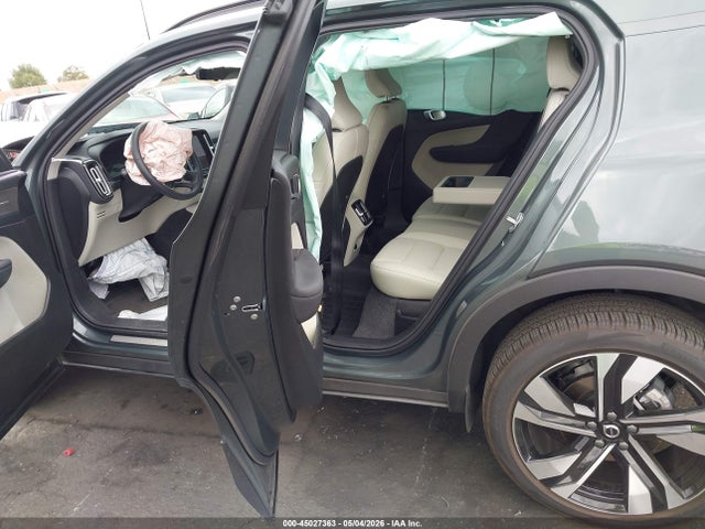 Aukcja sprzedaży 2026 Volvo Xc40 Ultra, B5 Awd Gas (mild Hybrid), Dark, vin: YV4L12UM2T2706380, numer aukcji: 45027363