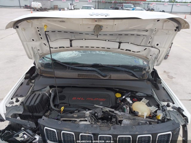 3C4NJCBB5JT268016 Jeep Compass Latitude Fwd