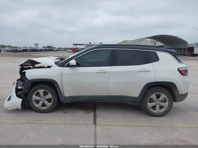 3C4NJCBB5JT268016 Jeep Compass Latitude Fwd
