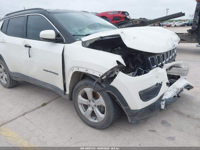 3C4NJCBB5JT268016 Jeep Compass Latitude Fwd