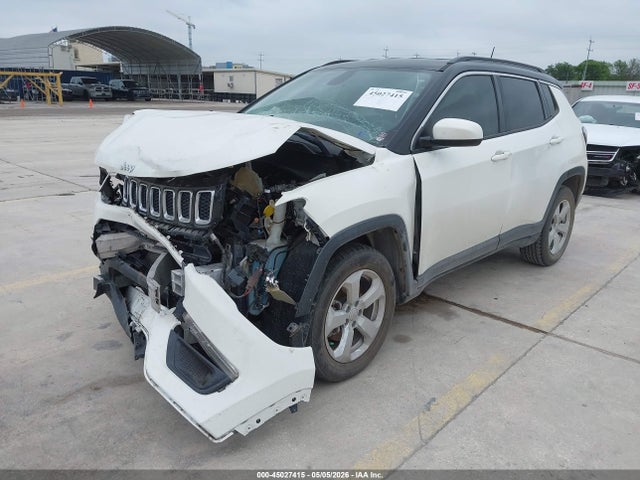 3C4NJCBB5JT268016 Jeep Compass Latitude Fwd