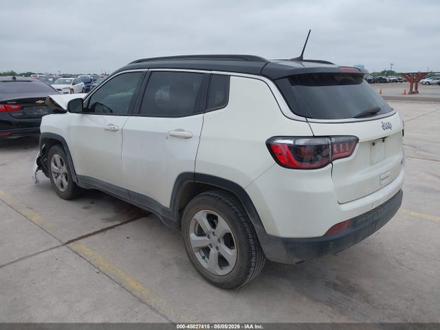 3C4NJCBB5JT268016 Jeep Compass Latitude Fwd