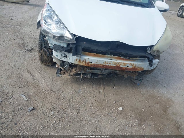 45027550 :رقم المزاد ، JTDKDTB30D1550854 vin ، 2013 Toyota Prius C Three مزاد بيع