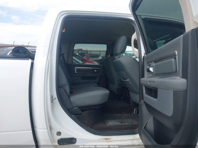 3C6RR7LT2JG135643 RAM 1500 Big Horn 4x4 5&#039;7 Box