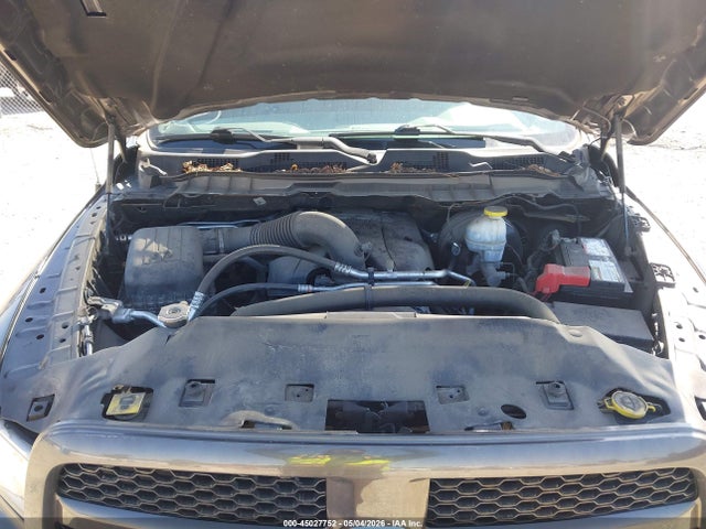 45027752 :رقم المزاد ، 1C6RR7KT5JS352968 vin ، 2018 Ram 1500 Express  4x4 5'7 Box مزاد بيع