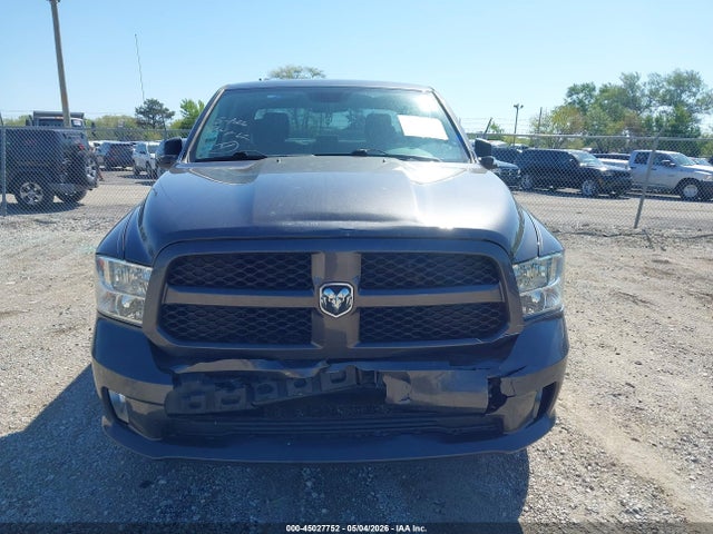 45027752 :رقم المزاد ، 1C6RR7KT5JS352968 vin ، 2018 Ram 1500 Express  4x4 5'7 Box مزاد بيع