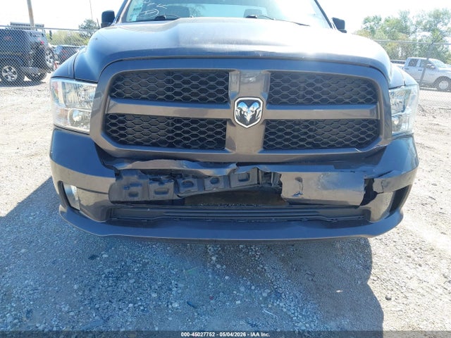 45027752 :رقم المزاد ، 1C6RR7KT5JS352968 vin ، 2018 Ram 1500 Express  4x4 5'7 Box مزاد بيع