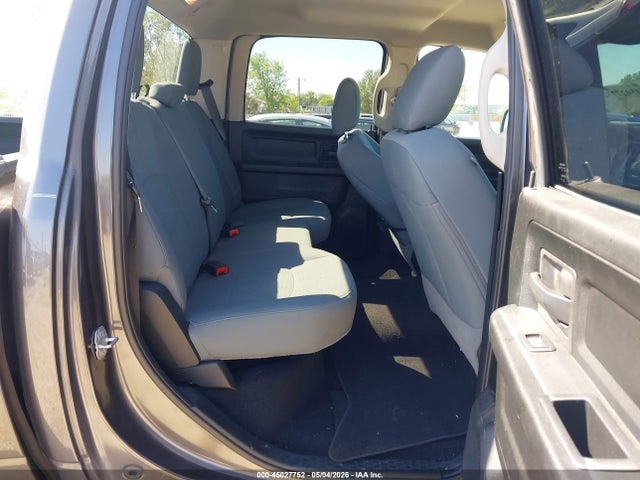45027752 :رقم المزاد ، 1C6RR7KT5JS352968 vin ، 2018 Ram 1500 Express  4x4 5'7 Box مزاد بيع