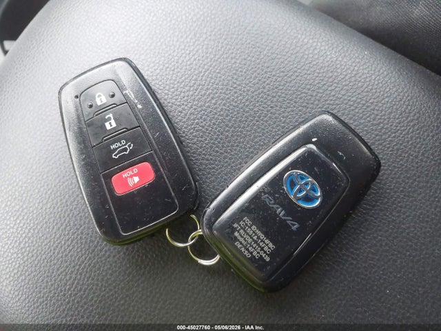 45027760 :رقم المزاد ، 4T3RWRFV2MU047514 vin ، 2021 Toyota Rav4 Hybrid Xle مزاد بيع