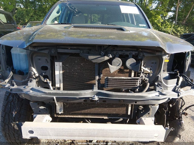 2015 Toyota Tacoma Base V6 მანქანა იყიდება აუქციონზე, vin: 3TMLU4EN5FM175668, აუქციონის ნომერი: 45027823