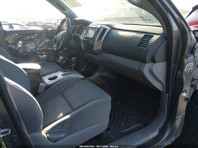 2015 Toyota Tacoma Base V6 მანქანა იყიდება აუქციონზე, vin: 3TMLU4EN5FM175668, აუქციონის ნომერი: 45027823