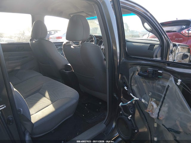 2015 Toyota Tacoma Base V6 მანქანა იყიდება აუქციონზე, vin: 3TMLU4EN5FM175668, აუქციონის ნომერი: 45027823