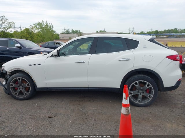 Продажа на аукционе авто 2017 Maserati Levante, vin: ZN661XUA6HX226922, номер лота: 45028014