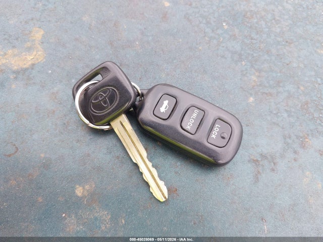 45028069 :رقم المزاد ، 4T1BE32K92U585078 vin ، 2002 Toyota Camry Le مزاد بيع