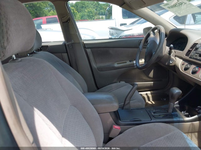 45028069 :رقم المزاد ، 4T1BE32K92U585078 vin ، 2002 Toyota Camry Le مزاد بيع