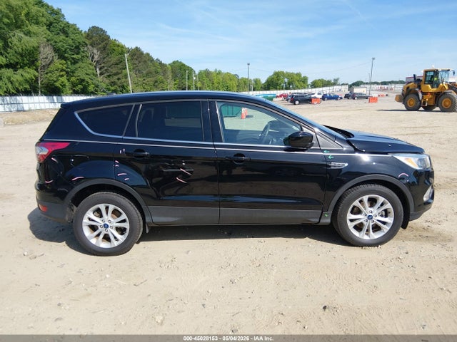 45028153 :رقم المزاد ، 1FMCU0G90HUD52274 vin ، 2017 Ford Escape Se مزاد بيع