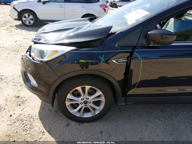 45028153 :رقم المزاد ، 1FMCU0G90HUD52274 vin ، 2017 Ford Escape Se مزاد بيع