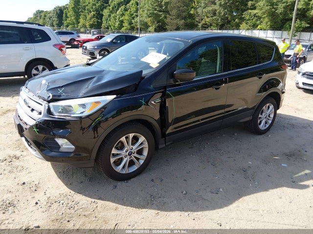 45028153 :رقم المزاد ، 1FMCU0G90HUD52274 vin ، 2017 Ford Escape Se مزاد بيع