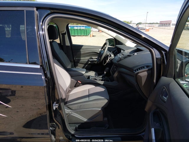 45028153 :رقم المزاد ، 1FMCU0G90HUD52274 vin ، 2017 Ford Escape Se مزاد بيع