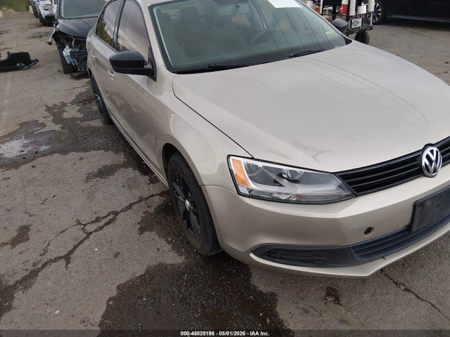 Продаж на аукціоні авто 2014 Volkswagen Jetta 2.0l S, vin: 3VW2K7AJ8EM256858, номер лоту: 45028198