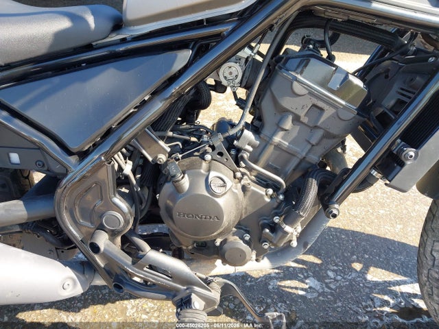 45028205 :رقم المزاد ، MLHNC5351J5100479 vin ، 2018 Honda Cmx300 A مزاد بيع