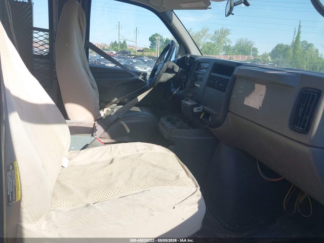 45028222 :رقم المزاد ، 1GTHG35U161247302 vin ، 2006 Gmc Savana Work Van مزاد بيع