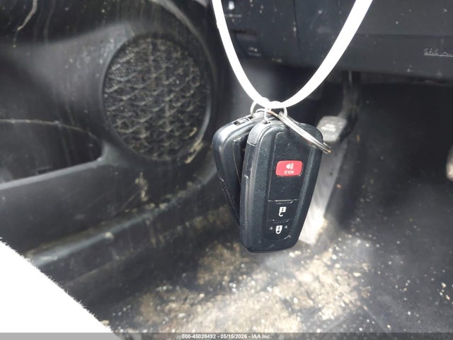Продажа на аукционе авто 2018 Toyota Prius Three, vin: JTDKARFU3J3061802, номер лота: 45028492