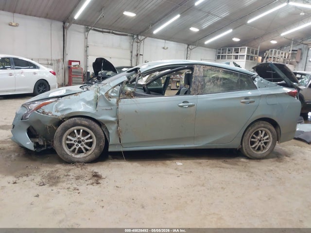 Продажа на аукционе авто 2018 Toyota Prius Three, vin: JTDKARFU3J3061802, номер лота: 45028492