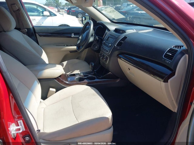 45028603 :رقم المزاد ، 5XYKT3A63FG553099 vin ، 2015 Kia Sorento Lx مزاد بيع