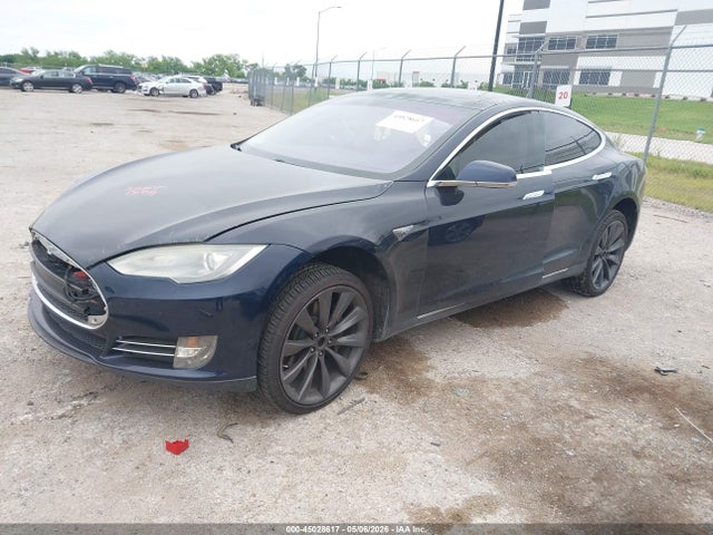 Продажа на аукционе авто 2013 Tesla Model S Performance, vin: 5YJSA1DP3DFP05563, номер лота: 45028617