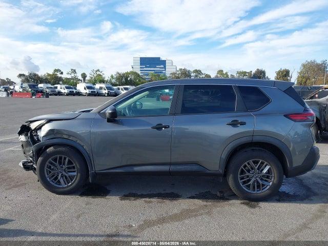 5N1BT3AB8PC738229 Nissan Rogue S Intelligent Awd